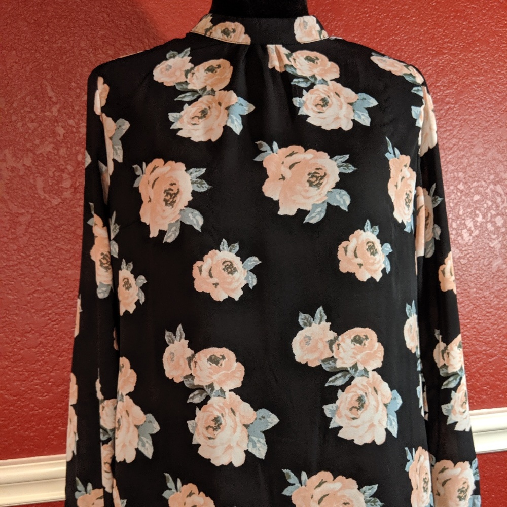 Forever 21 Semi-sheer long sleeve top. Med